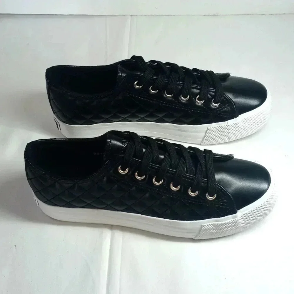 Mudd Beyley lace up platform sneaker